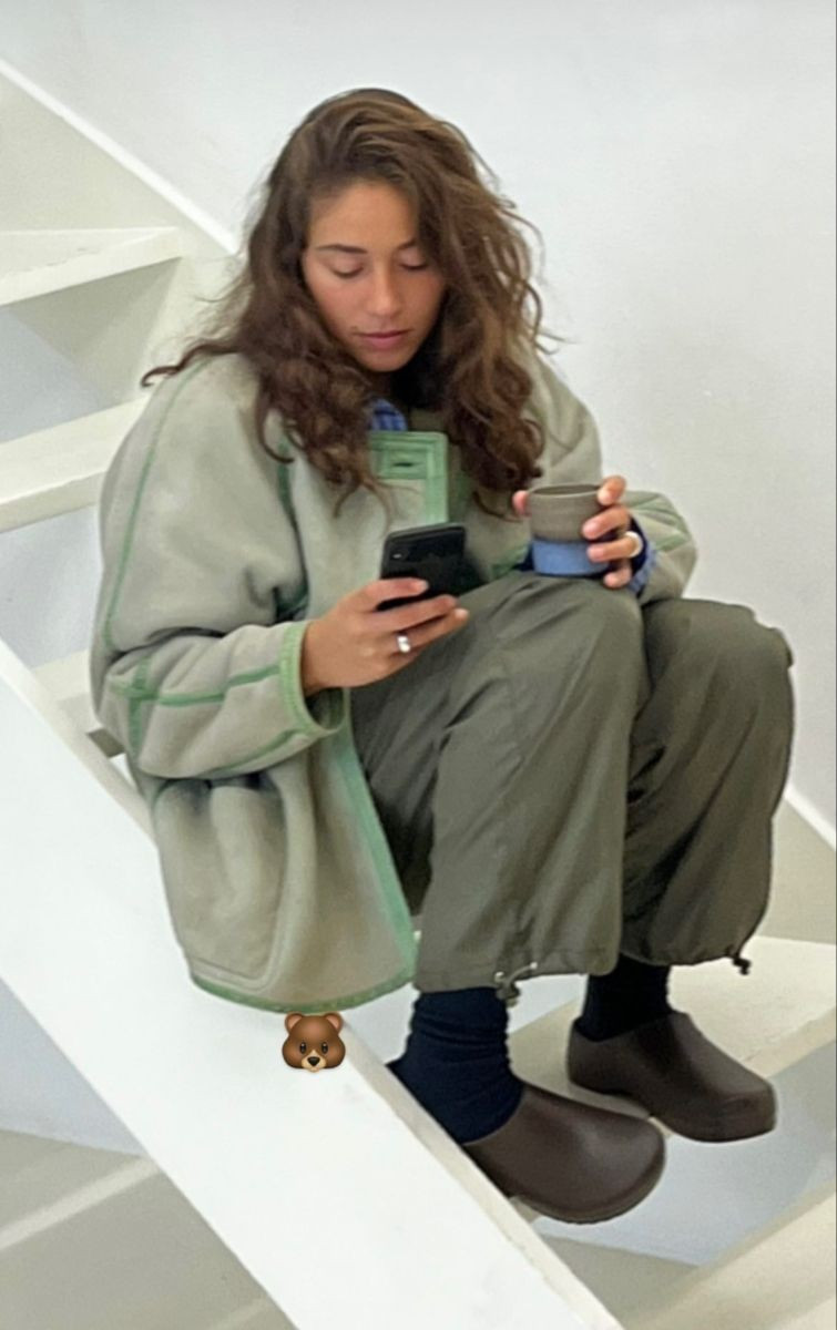 Effortless Style: Your Digital Wardrobe Whisperer